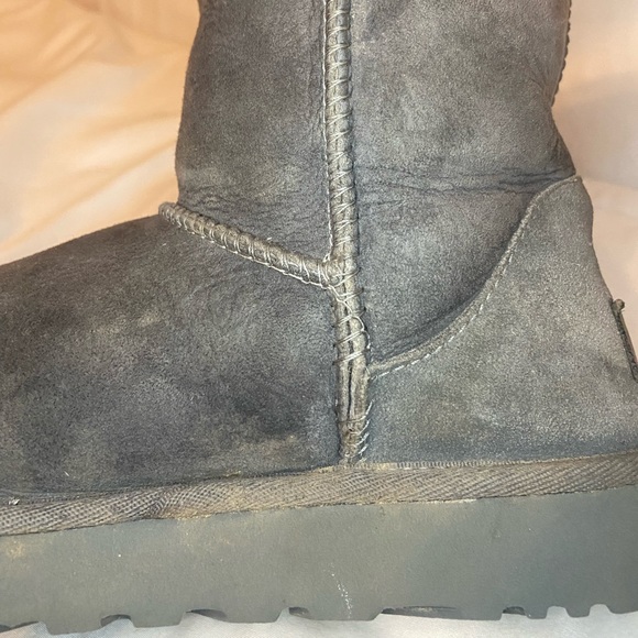 Ugg Classic II Genuine Shearling Lined Short Boot - Picture 10 of 10